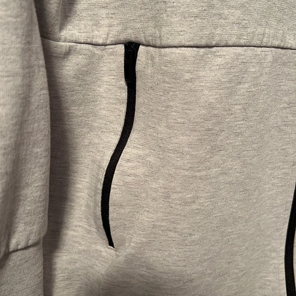 ADIDAS Full zip Hoodie. Grey color with black details. Size Large (no tags) - Picture 4 of 6